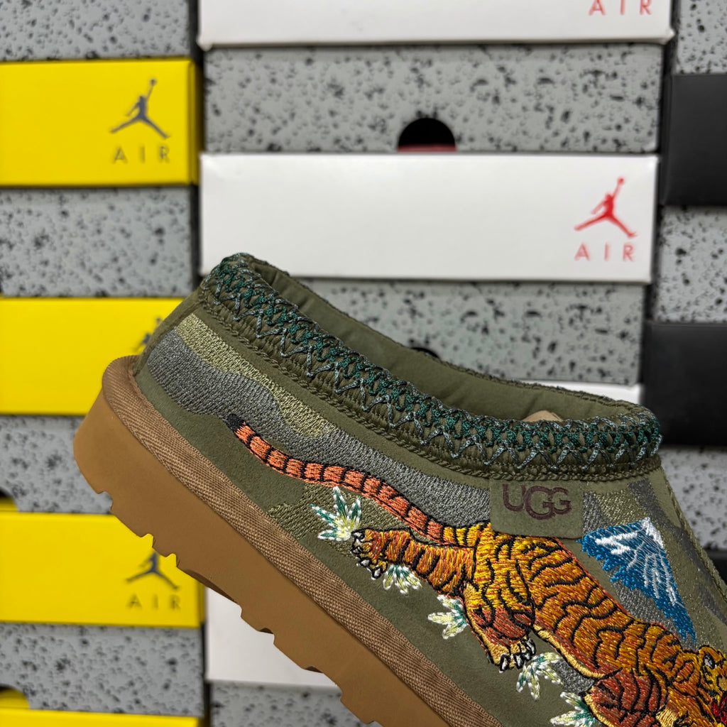 UGG Dragon & Tiger Embroidered Flat Boot 2553 | Green | EU Sizes 36–45
