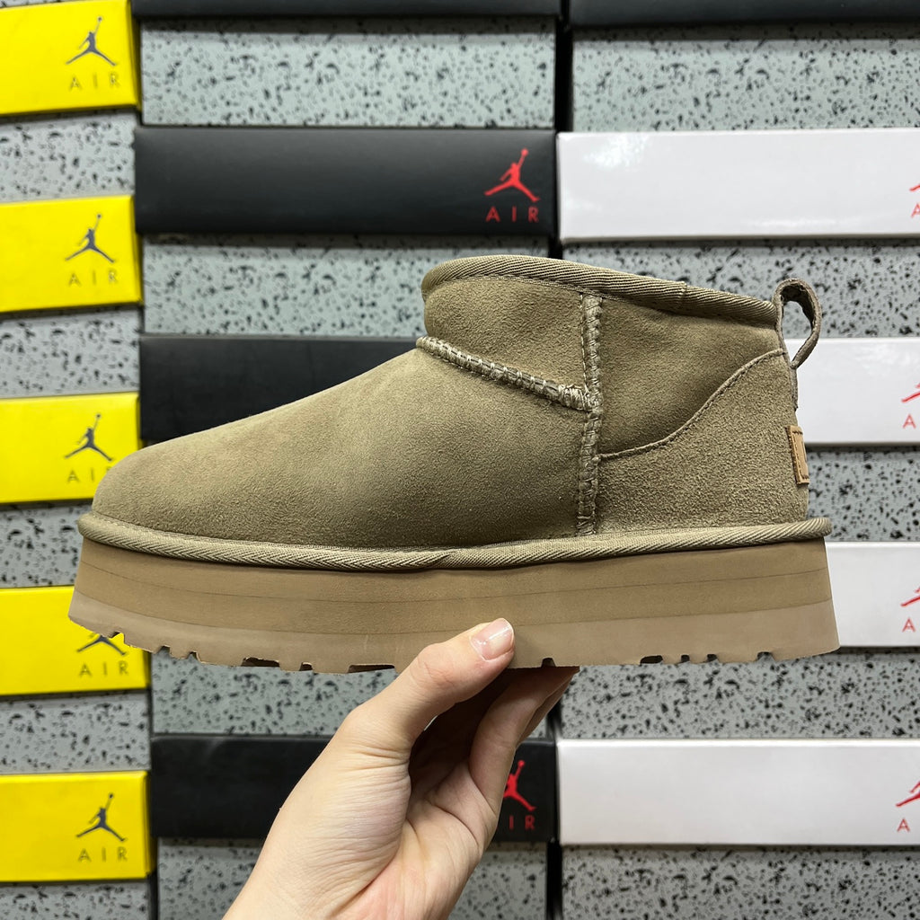 UGG Snow Boots 1135093 | Sand | 3cm Heel | Sizes 35-40
