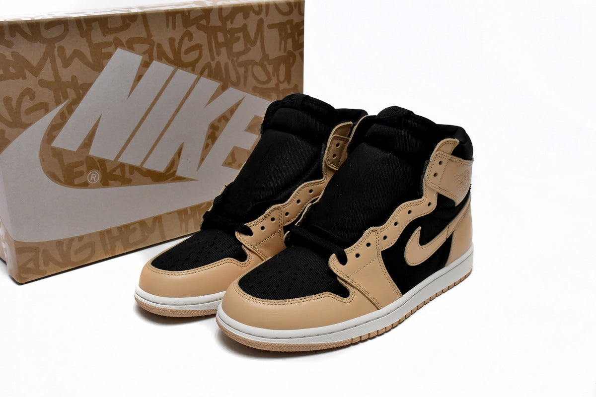 Air Jordan 1 Retro High OG Heirloom Reps Sneaker 555088-202