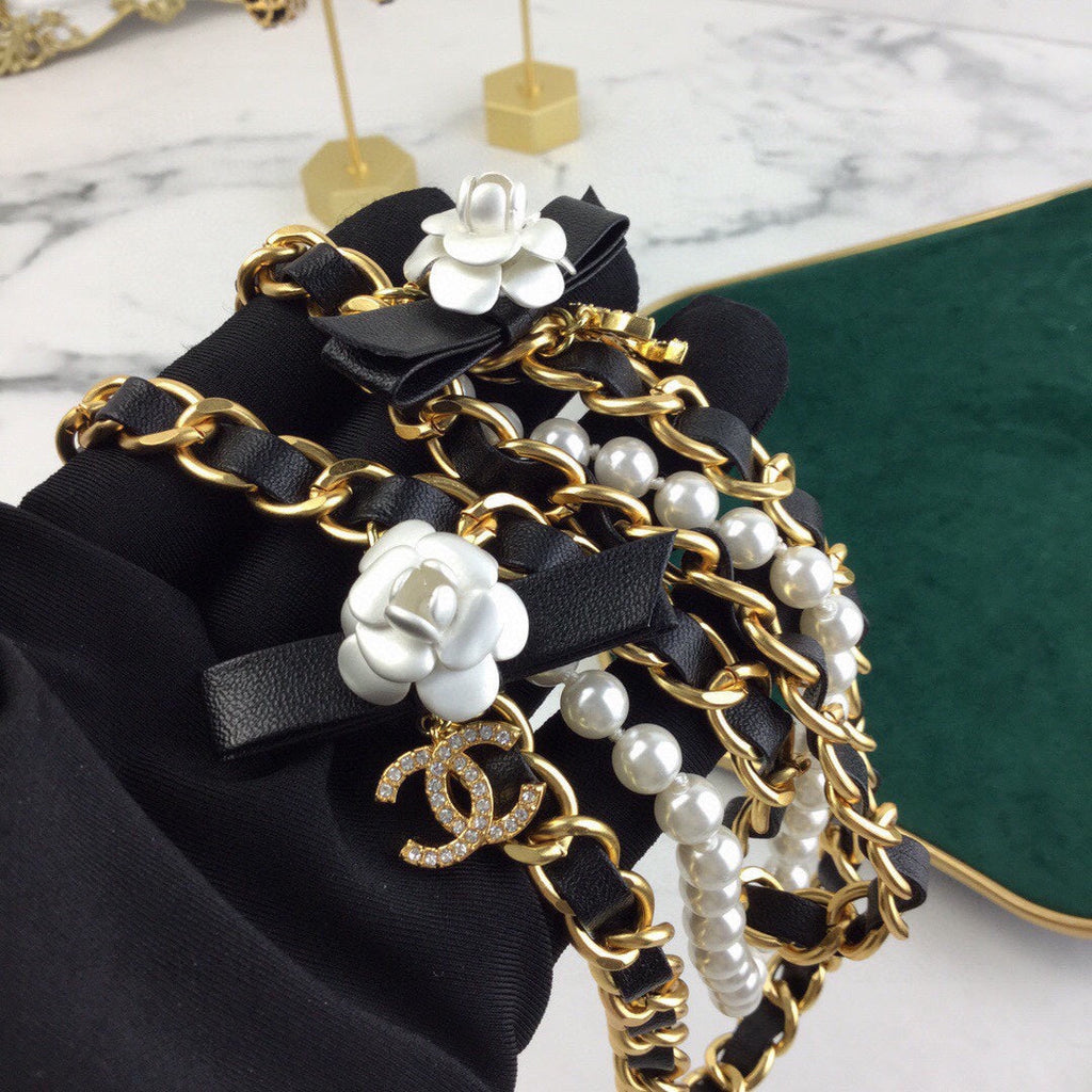 CHANEL 25S CHAIN BELT IN WHITE PEARL AND BLACK CALFSKIN 614403