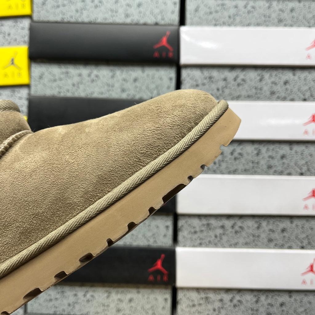 UGG Snow Boots 1116109 | Sand | Sizes 35-40
