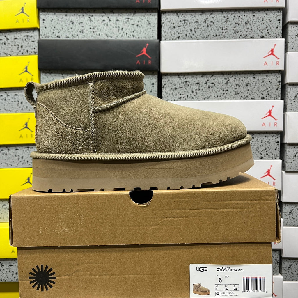 UGG Snow Boots 1135093 | Sand | 3cm Heel | Sizes 35-40