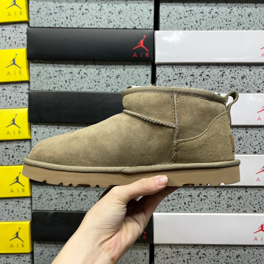 UGG Snow Boots 1116109 | Sand | Sizes 35-40