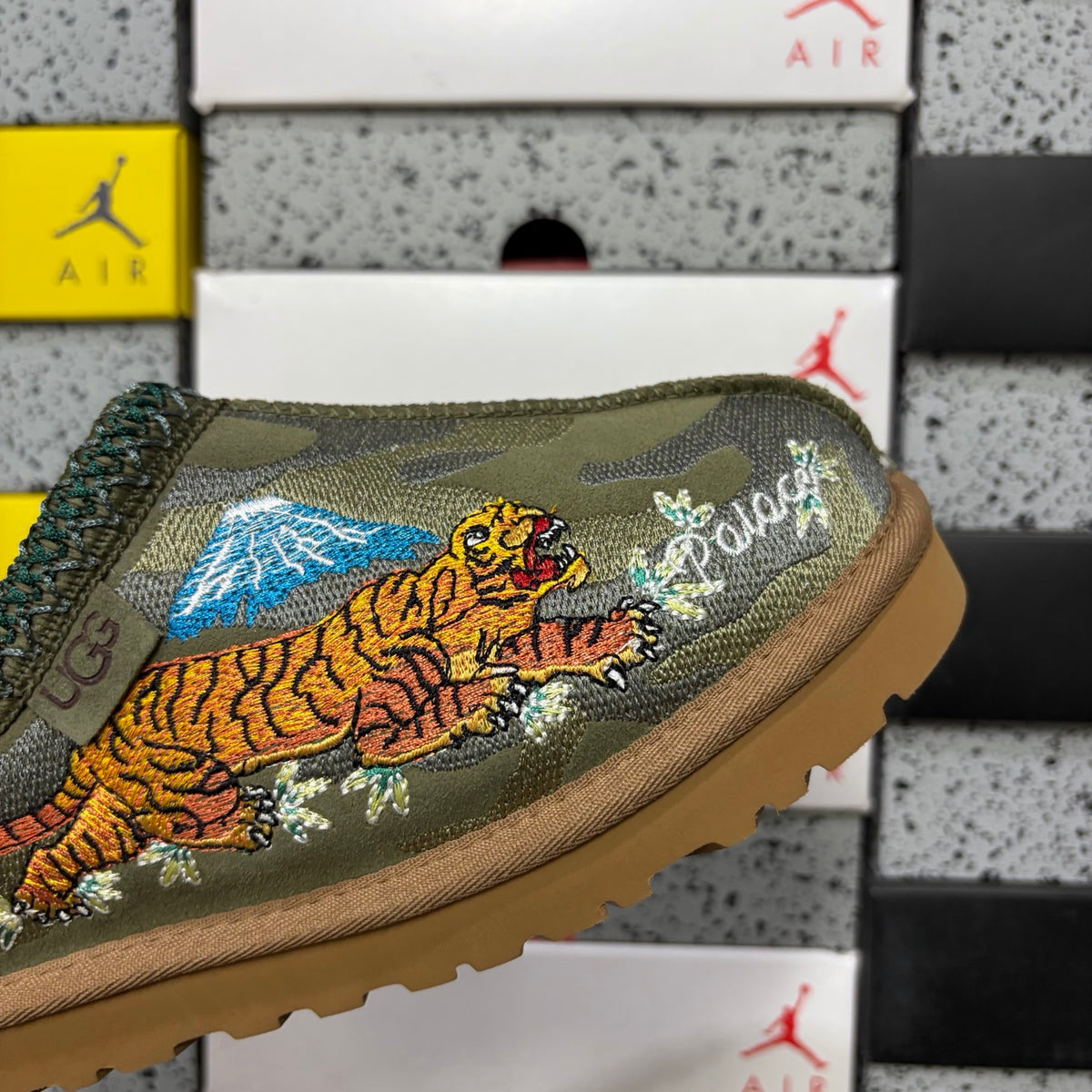 UGG Dragon & Tiger Embroidered Flat Boot 2553 | Green | EU Sizes 36–45