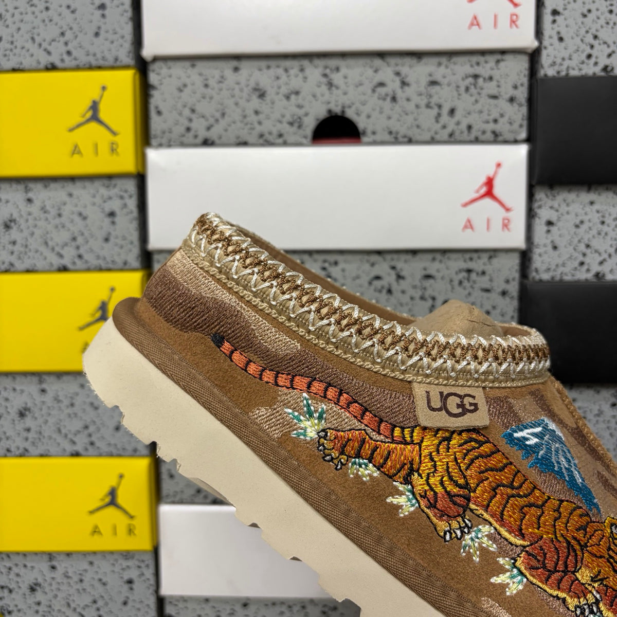 UGG Dragon & Tiger Embroidered Flat Boot 2553 | Chestnut | EU Sizes 36–45