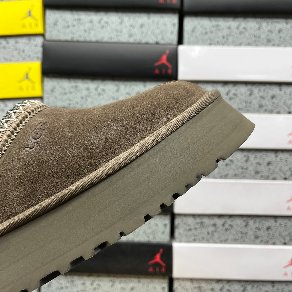 UGG Snow Boots 1122553 | Walnut | Sizes 35-41