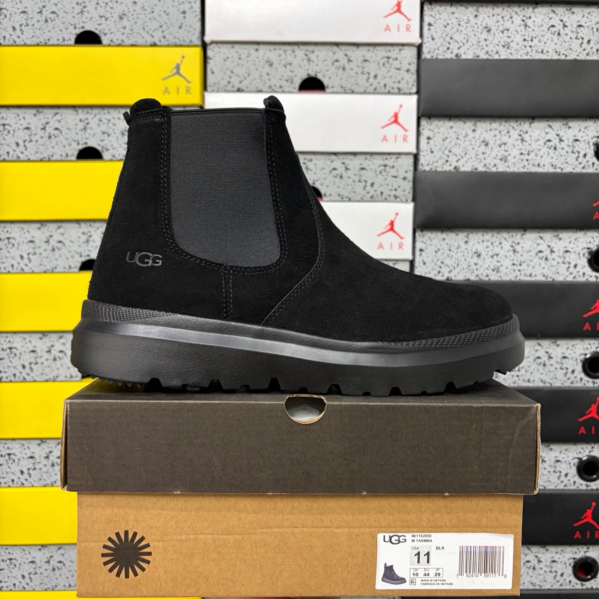 UGG Burleigh Chelsea Boot 2050 | Black | EU Sizes 39–44