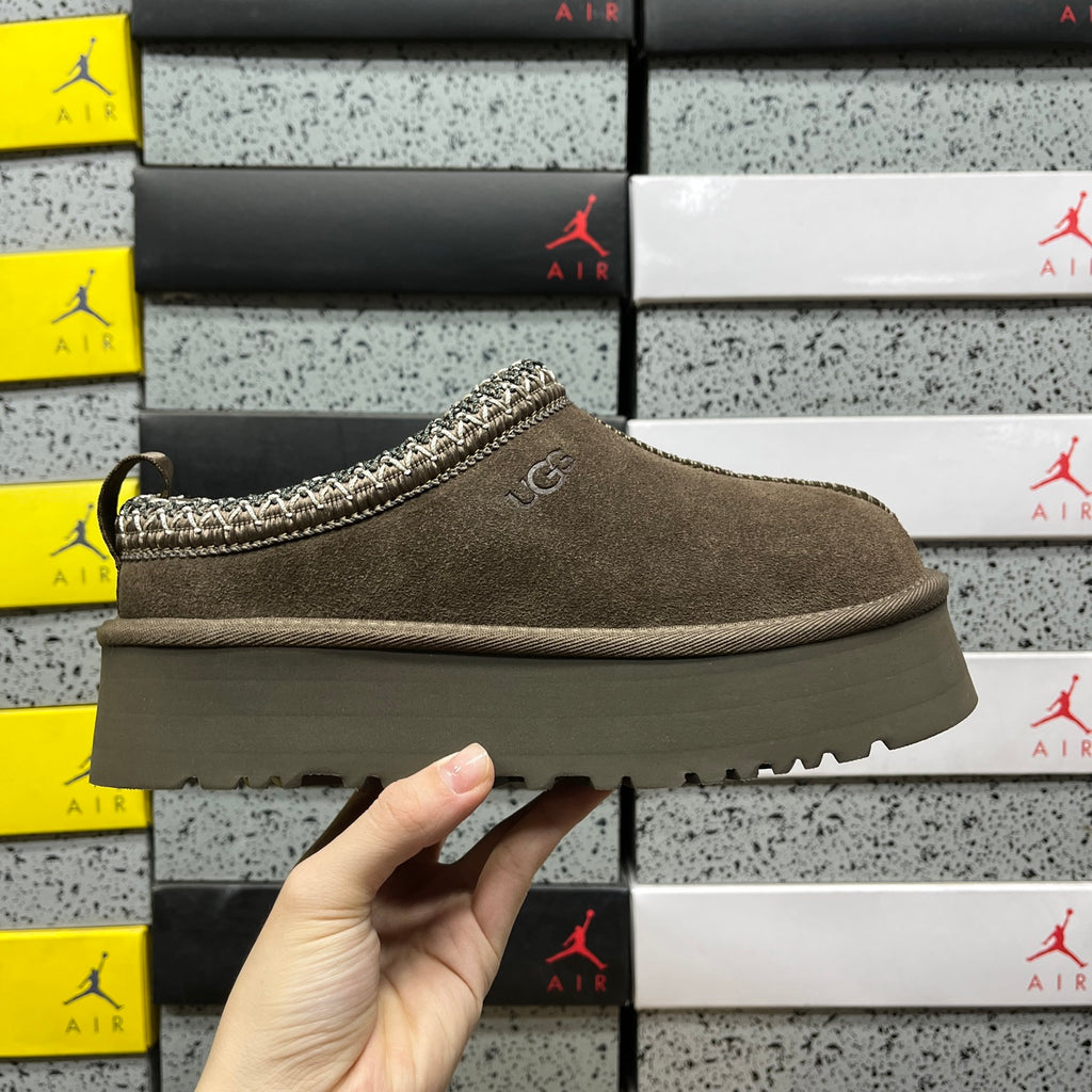 UGG Snow Boots 1122553 | Walnut | Sizes 35-41
