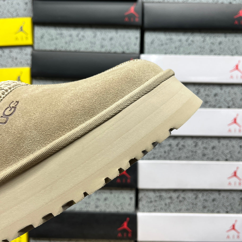 UGG Snow Boots 1122553 | Mustard | Sizes 35-40