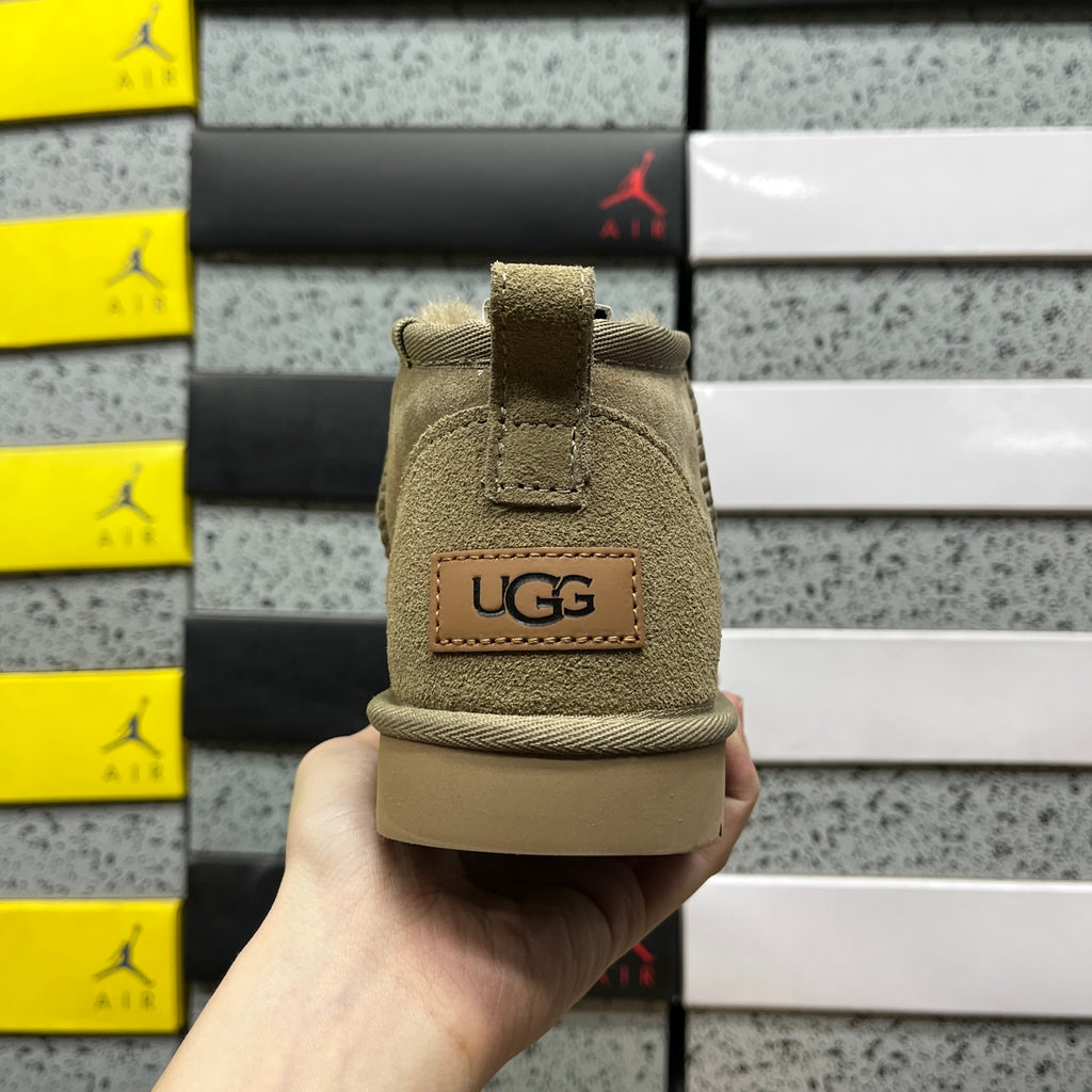 UGG Snow Boots 1116109 | Sand | Sizes 35-40