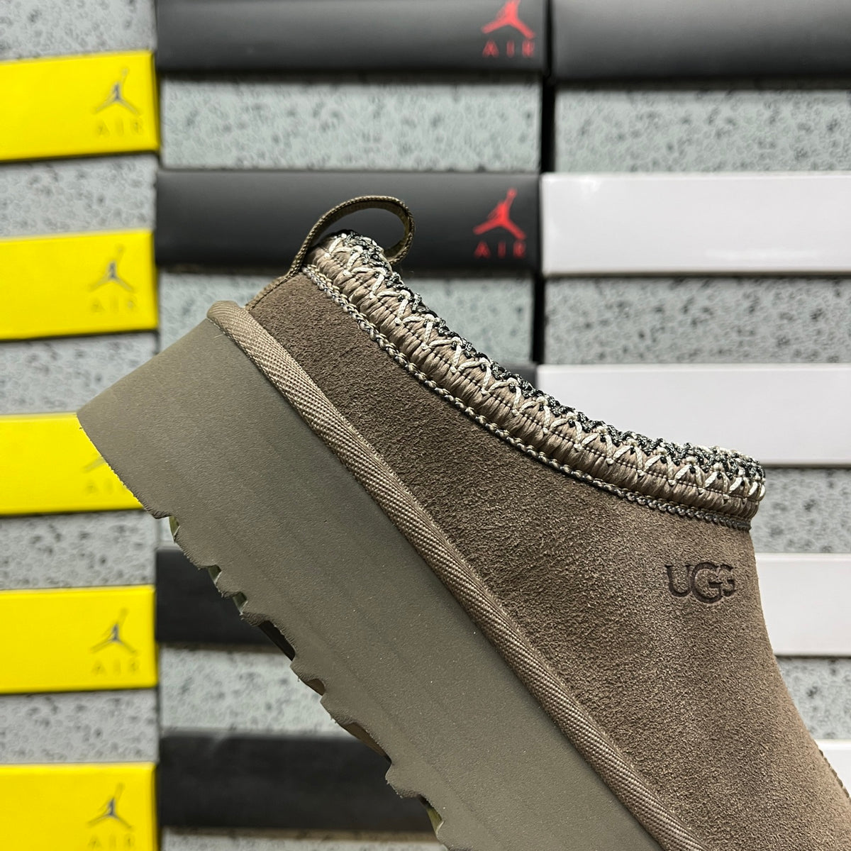 UGG Snow Boots 1122553 | Walnut | Sizes 35-41