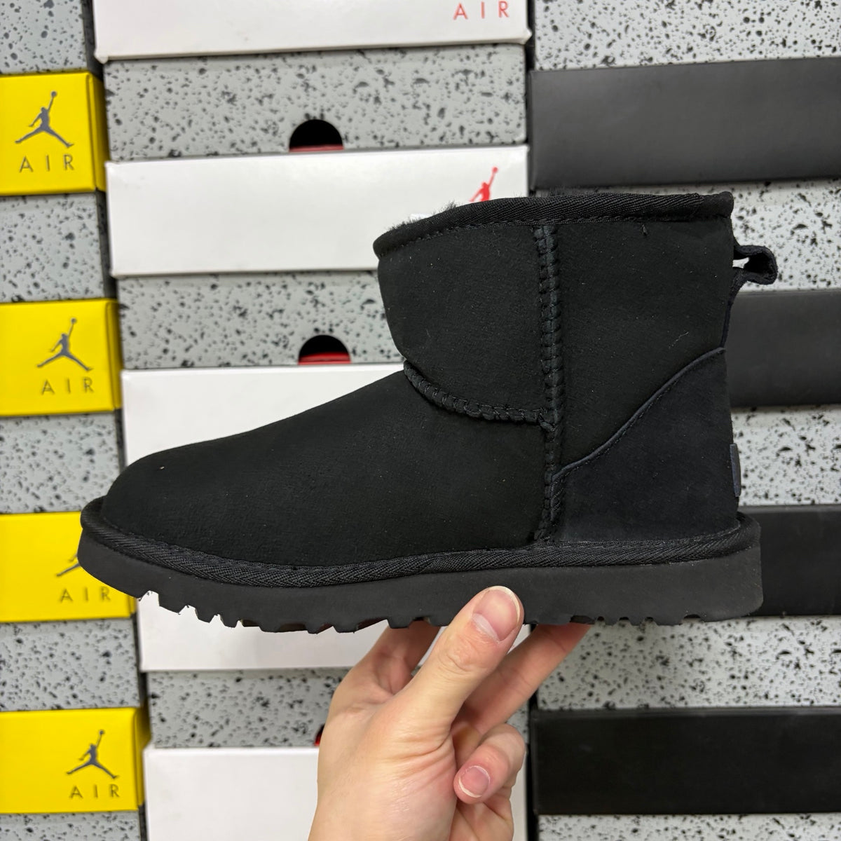 UGG Classic Mid-Calf Snow Boots 5854 6222 | Black | Sizes 35-44