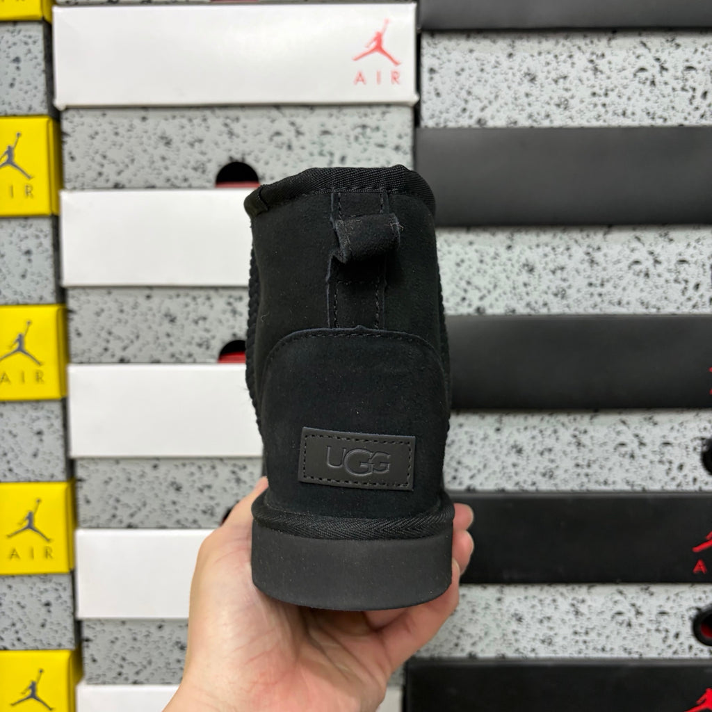 UGG Classic Mid-Calf Snow Boots 5854 6222 | Black | Sizes 35-44