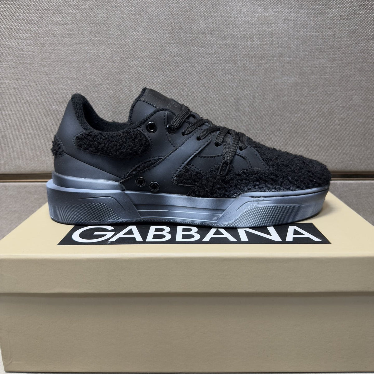 Dolce & Gabbana Black Textured Low-Top Sneakers