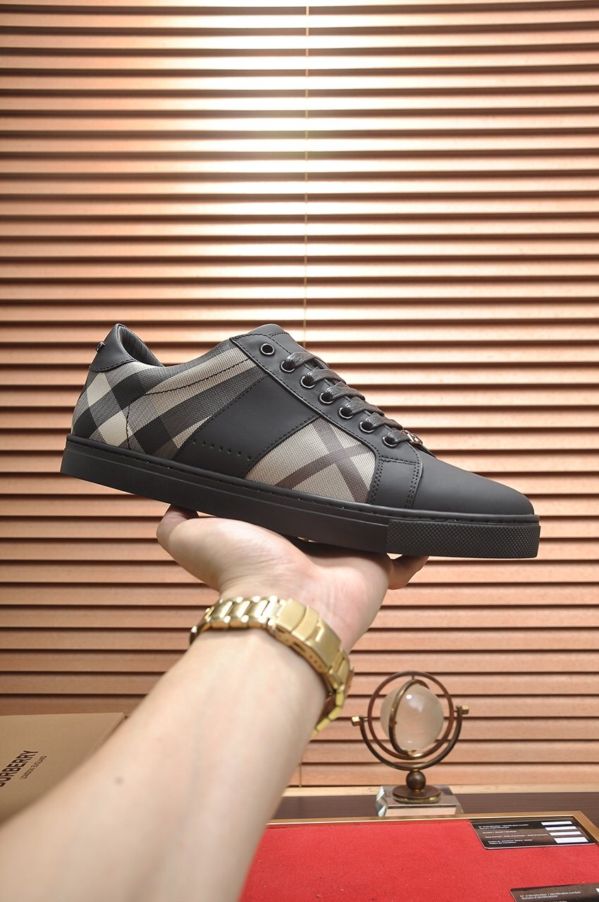 Burberry Check-Panel Low-Top Sneakers